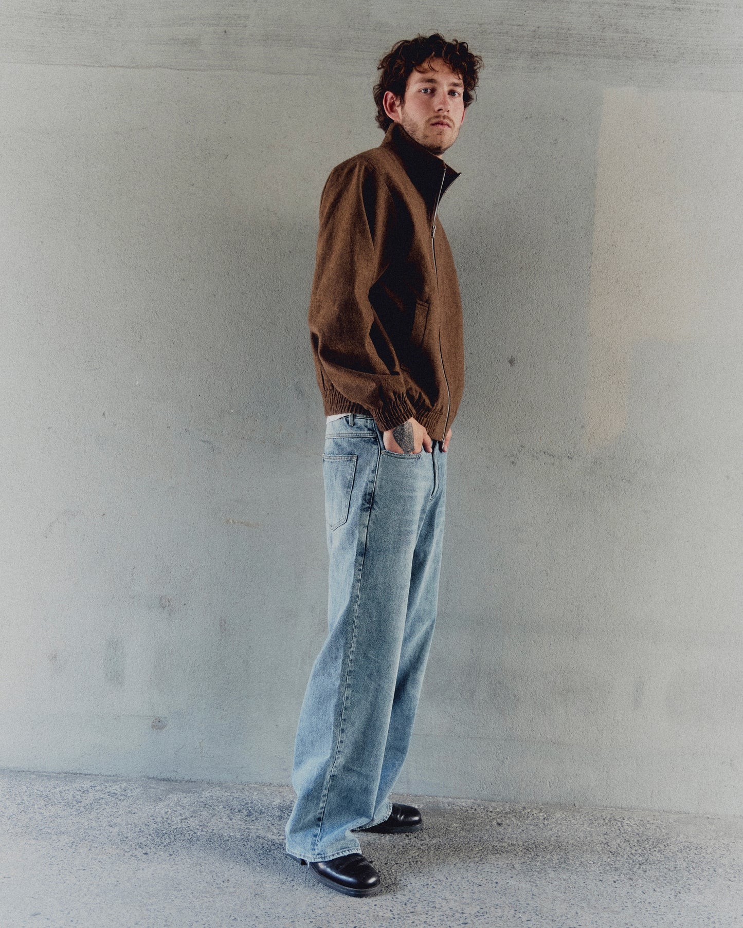 DENIM JEANS - LIGHT WASH
