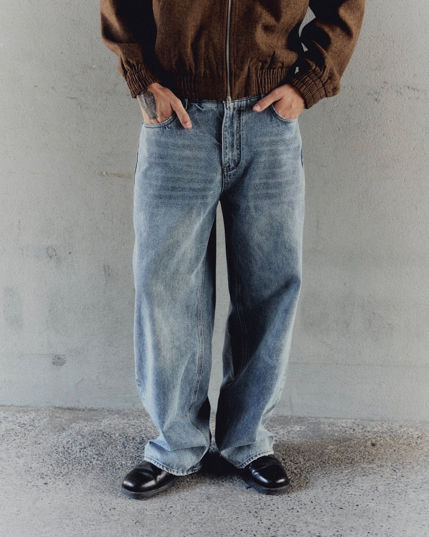 DENIM JEANS - LIGHT WASH