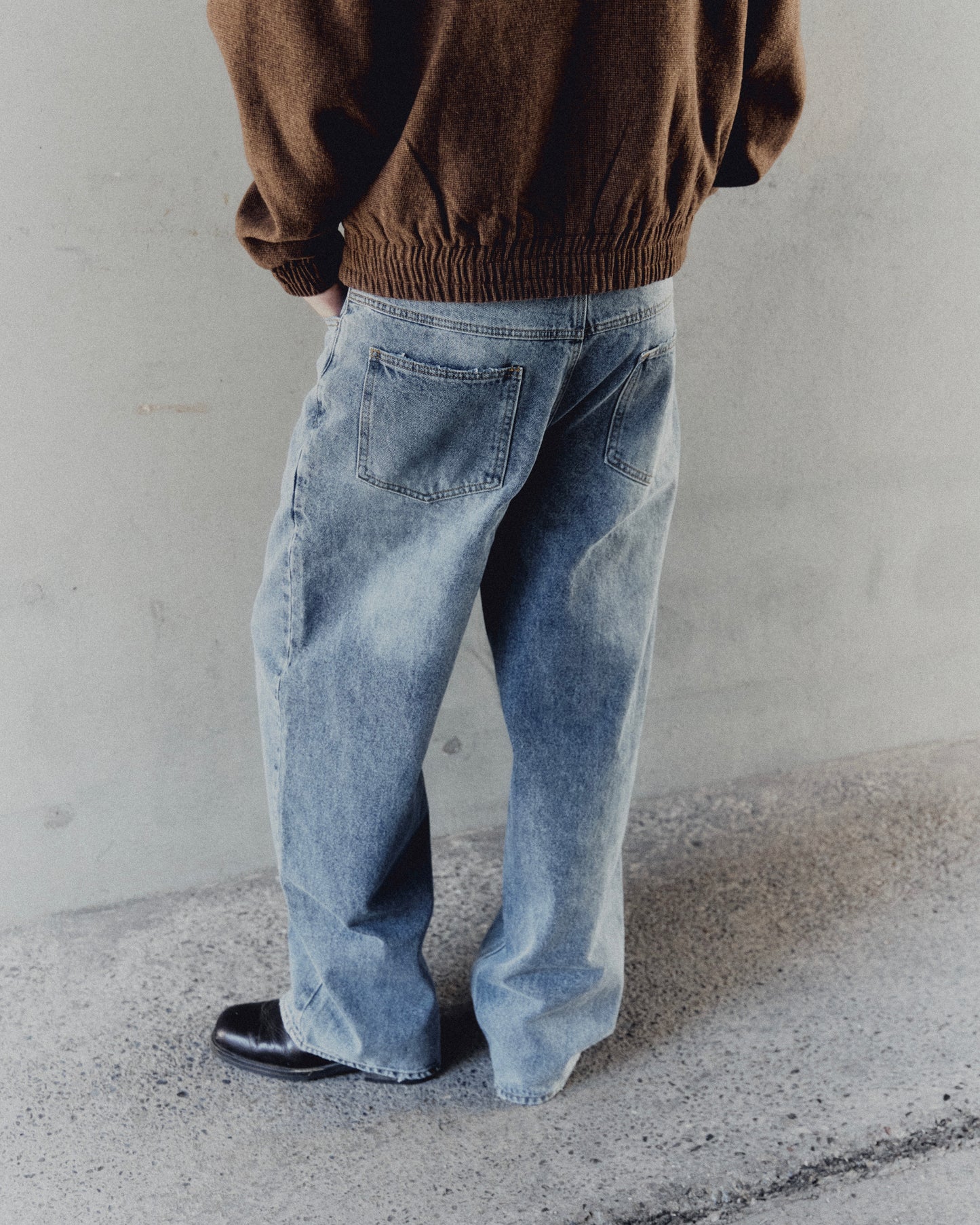 DENIM JEANS - LIGHT WASH